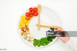 El auge del ayuno intermitente: más que una dieta